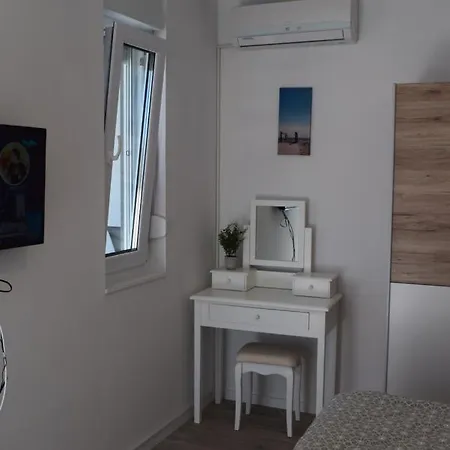 Savrsen Odmor U Grijanom Bazenu Ville Ivone فيلة