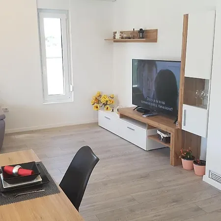 Savrsen Odmor U Grijanom Bazenu Ville Ivone فيلة